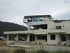 雄勝町(公民館の屋上に載ったバスです。)